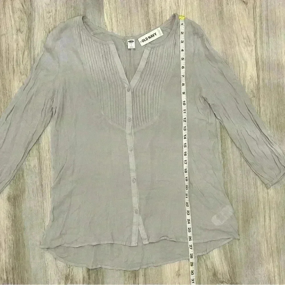 NWT Old Navy Sheer Gray Button Up Blouse Top 3/4 Sleeve V Neck Shirt Size S - Picture 2 of 8